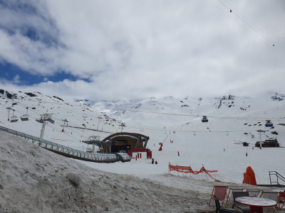 Les pistes vues du Chamois d'or, rue du Soleil