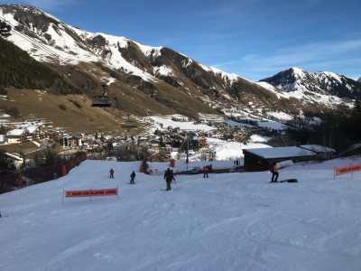 Le long de la piste la combe