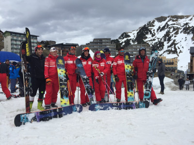 moniteurs ESF Mondial Monoski 2022.JPG