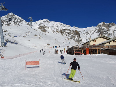 Pac et Maéline de retour au camp de base d'Orelle