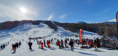 20250202_135925.jpg (354.44 Kio) Vu 584 fois Stades de ski de Chantemerle vus des stands