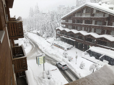 Et ce matin à 8h, il en reste un peu.<br />Ça fait un peu haut du 4e, mais un départ balcon m'aurait bien tenté.