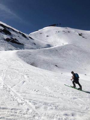 "Dré dans l'pentu", ce n'est pas dans l'autre sens normalement ?