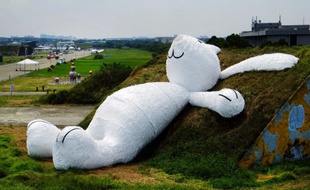 310x190_lapin-blanc-geant-artiste-neerlandais-florentijn-hofman-expose-taiwan-2-septembre-2014.jpg