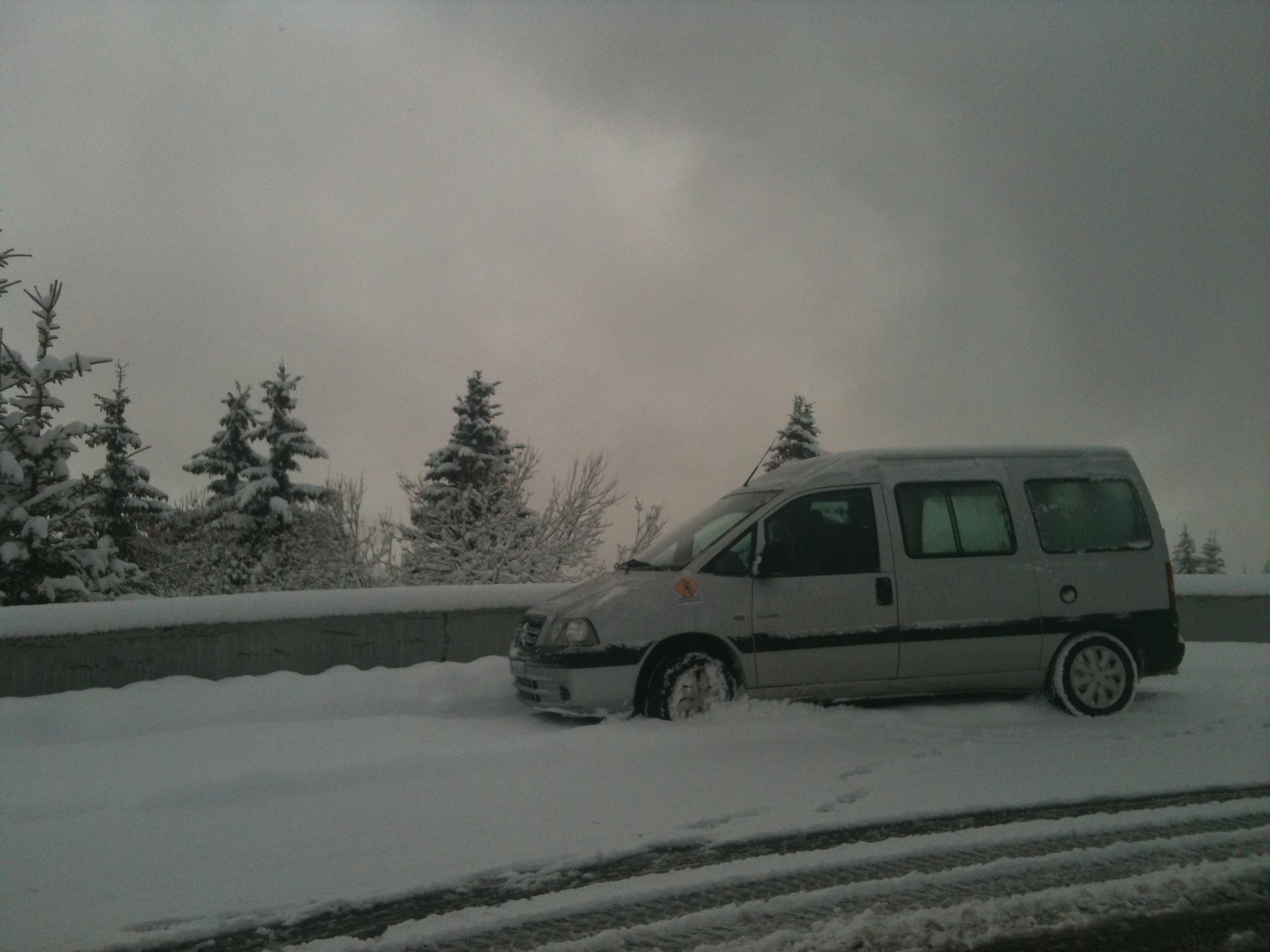 jumpy in ze snow